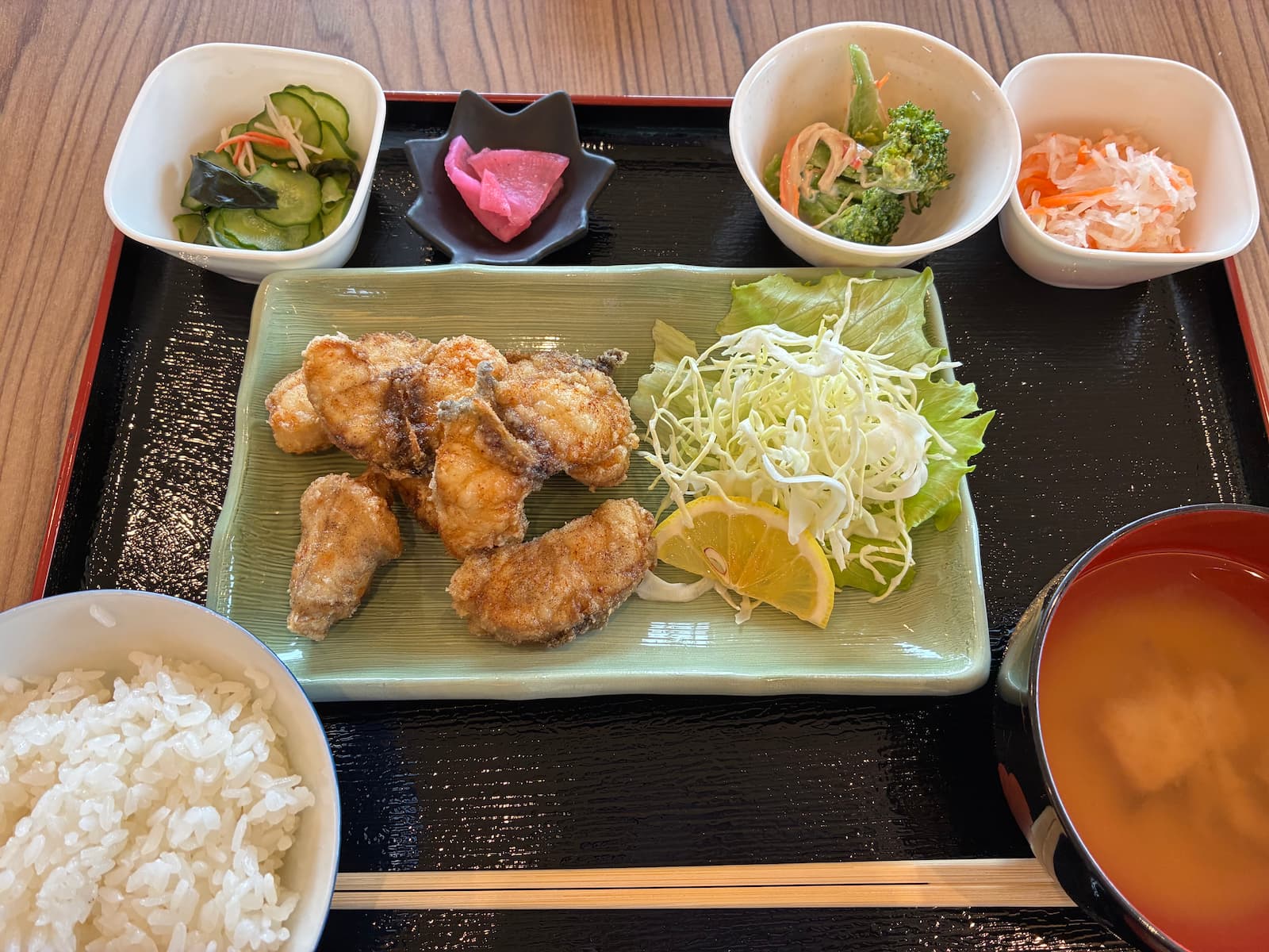 フグの唐揚げ定食