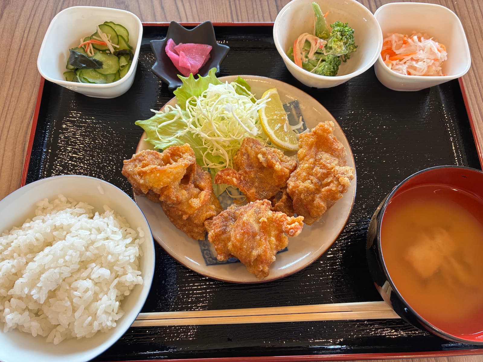 鶏の唐揚げ定食